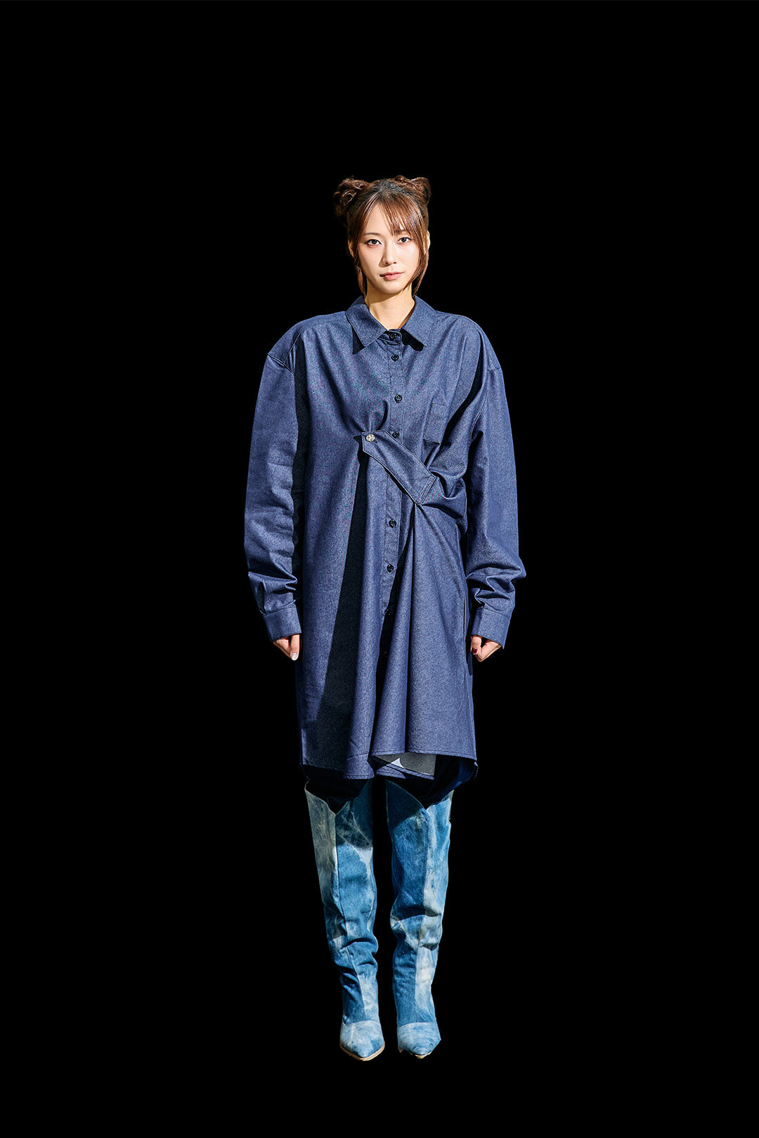 Reculer denim long shirt in deep blue with draped design, casual style, lightweight fabric, and one-size fit.