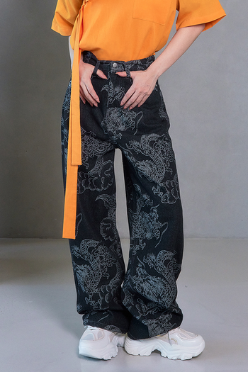 Black wash denim pants with dragon print from TM3, featuring a stylish and casual bottom for everyday wear.