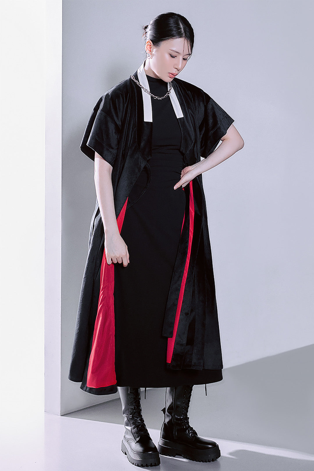 Black TM3 Baekgol Suryeon Dapho unisex long Durumagi cardigan with traditional Korean design, lightweight and comfortable.