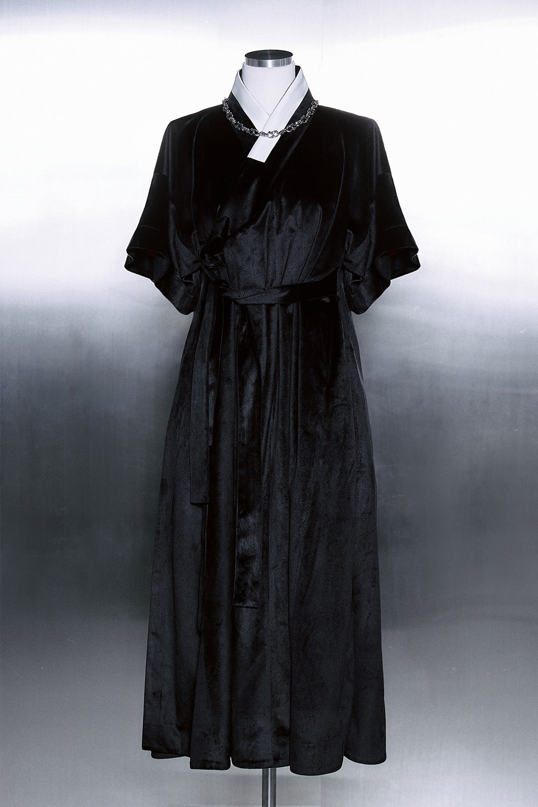 Black TM3 Baekgol Suryeon Dapho unisex long Durumagi cardigan with traditional design and comfortable fit.