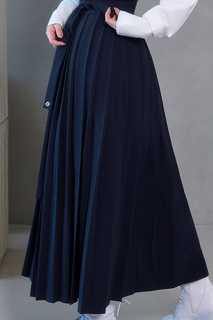 Deep Sea Navy pleated skirt from TM3, featuring a stylish, high-waisted design with crisp pleats in a rich navy color.