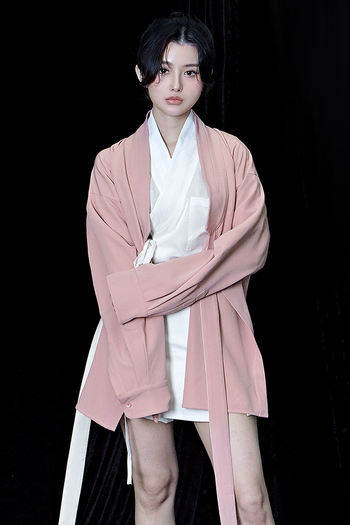 Pink oversized TM3 shirt with relaxed fit, featuring long sleeves and a casual style, displayed on a plain background.